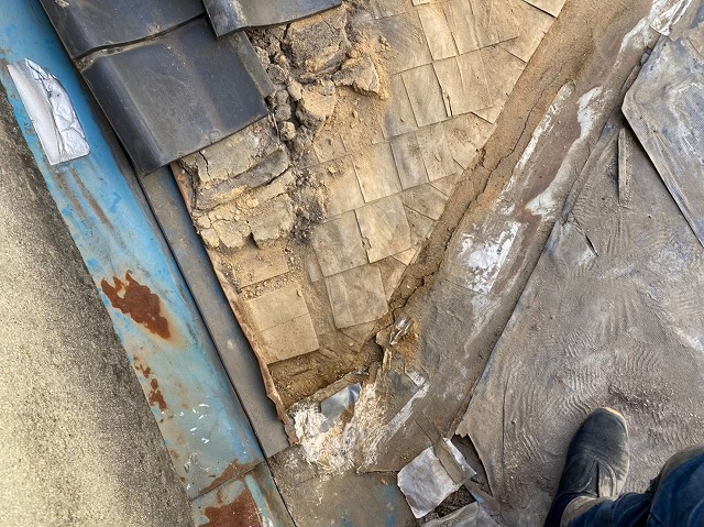 最安な方法で谷板金補修